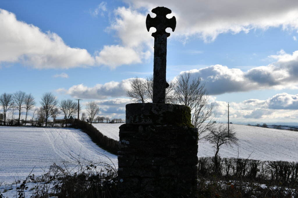 CROIX du Moyen âge (Ginestous)